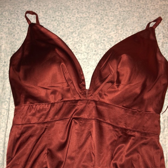 Windsor Kehlani plunging formal satin dress - Picture 2 of 7